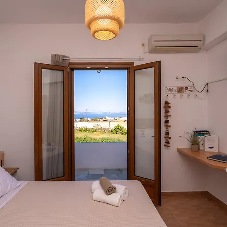 Flo * Sifnos Island